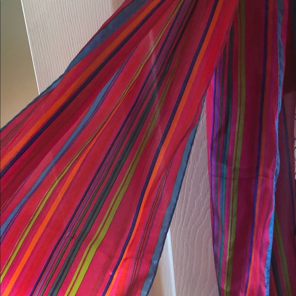 Selection of scarves - Picture 2 of 9